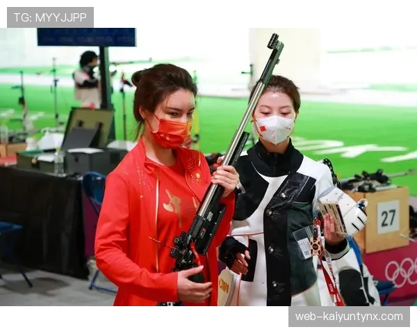 史梦瑶训练完直接啃鸡腿？这届射击女神的自律餐也太真实了