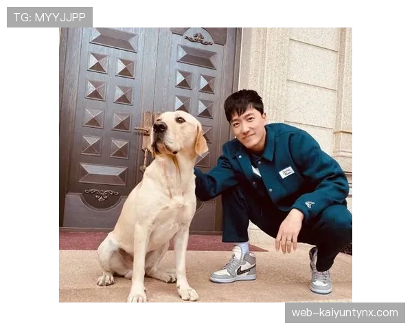 刘翔巅峰期的生活照曝光，这瑟瑟秋风里他居然穿得跟明星夜店一样豪气厉害！