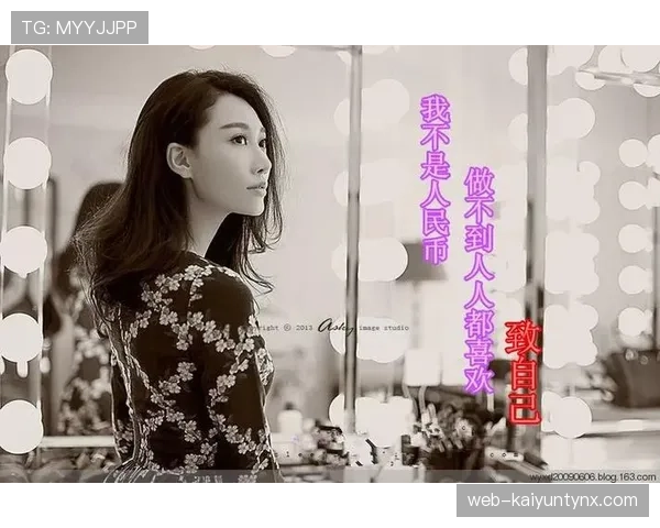 刷到陈艺文吃方便面，桌上一圈名牌，我笑到怀疑人生