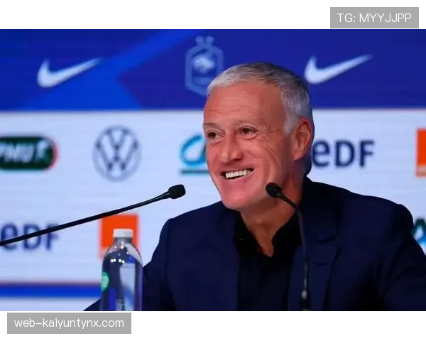 德尚如何通过更衣室管理强化法国队凝聚力？