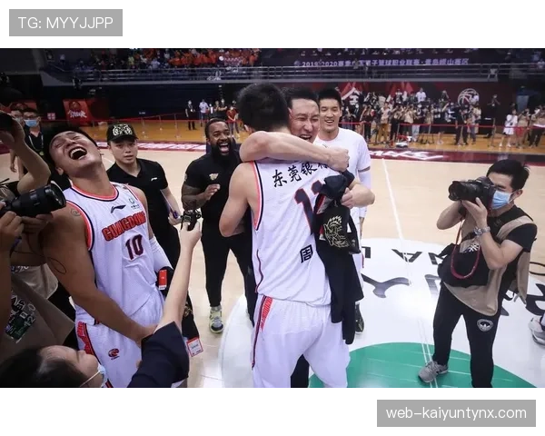 奥纳纳德乙时期在汉堡的表现解析：能力展现、战术适配与成长瓶颈